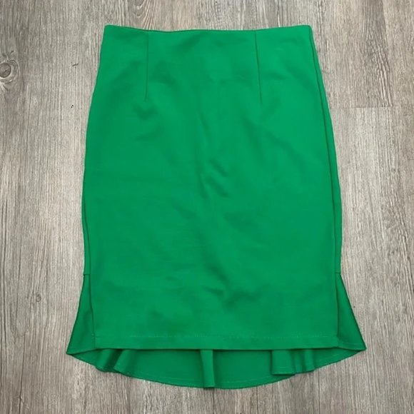 NWT Green pencil Skirt ruffle size S - Picture 1 of 4